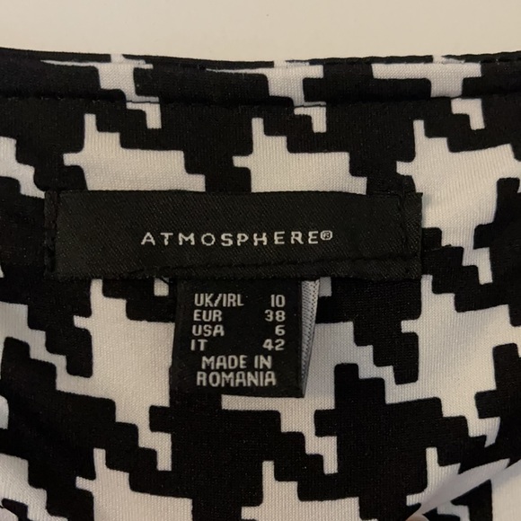 Black and white dress - Picture 3 of 3